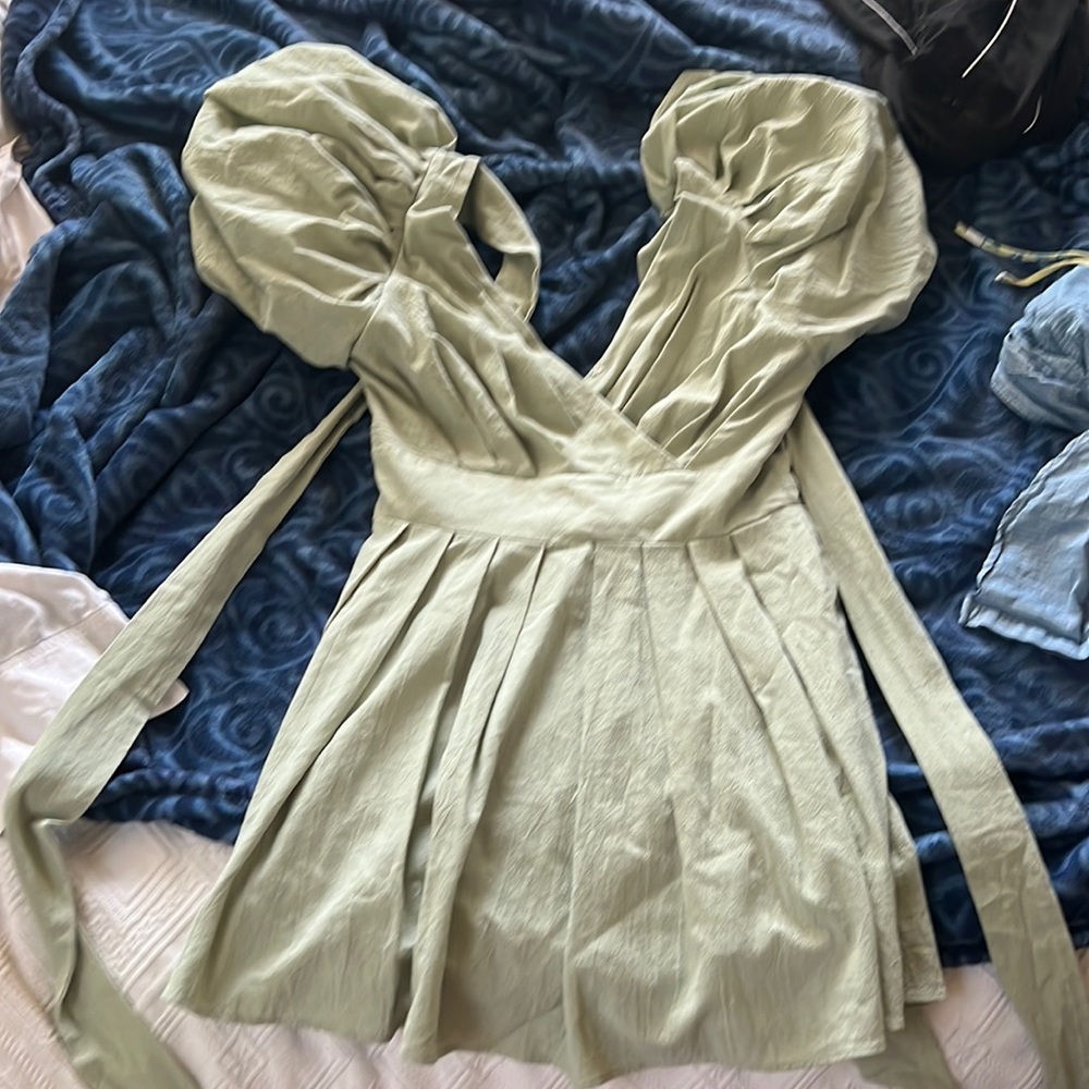 NEVER WORN sage wrap dress w/ puffy arms